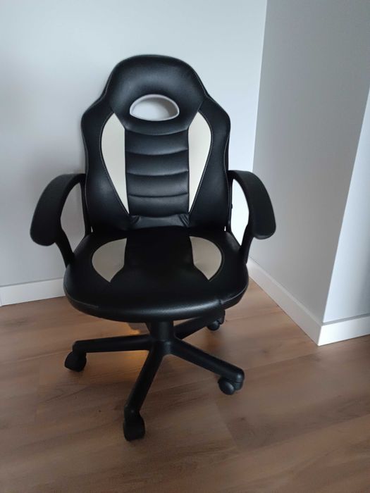 Fotel gamingowy stan bardzo dobrystan bardzo dobry