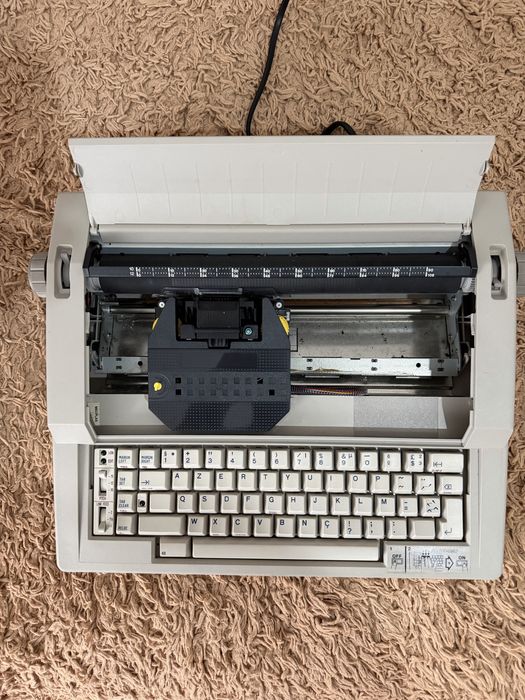 Maquina de escrever como nova