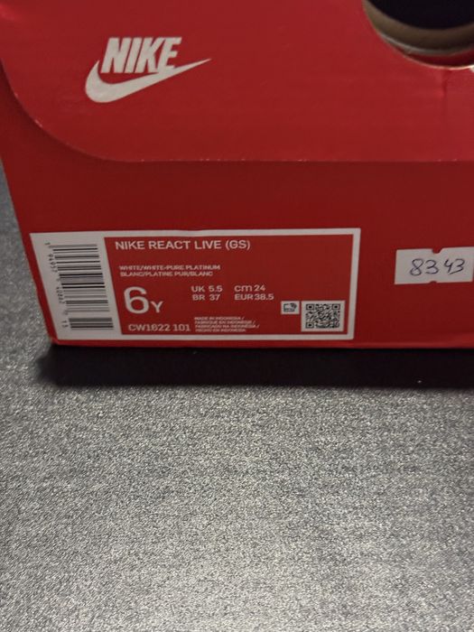 Кросівки Nike React Live GS, розмір 37, Оригінал!
