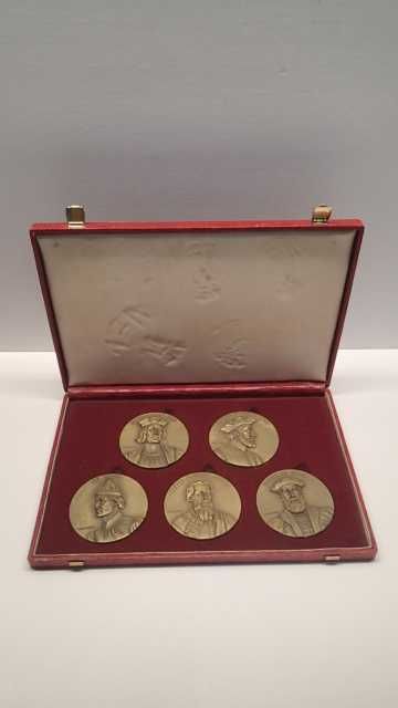 Conjunto de medalhas em Bronze dos navegadores Portugueses