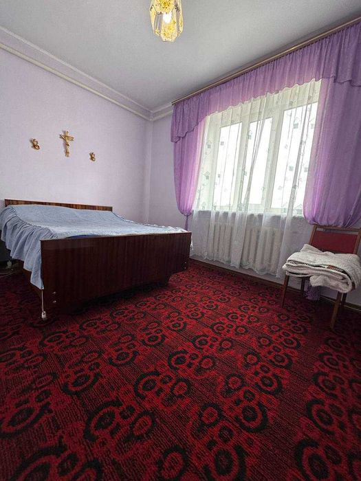 Продаж цегляного двоповерхового будинку в с. Березна