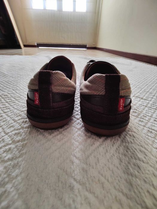 Sapatilhas Levis tam. 42 em excelente estado