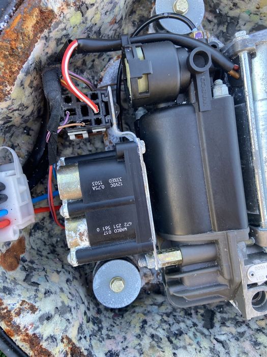 Пневмокомпрессор БМВ Е39 Е53 Пневмо Компрессор Компресор Germany Шрот