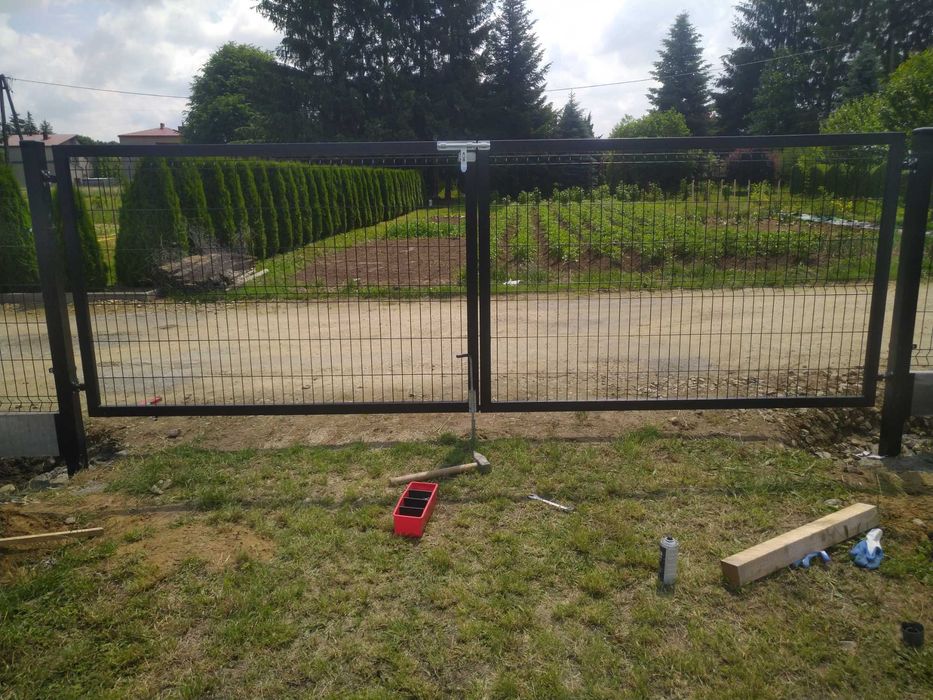 Brama wjazdowa dwuskrzydłowa panelowa 145x500cm fi4