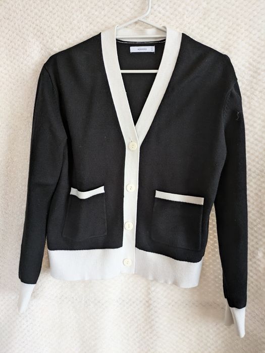 Czarno-biały kardigan Reserved w rozmiarze S.