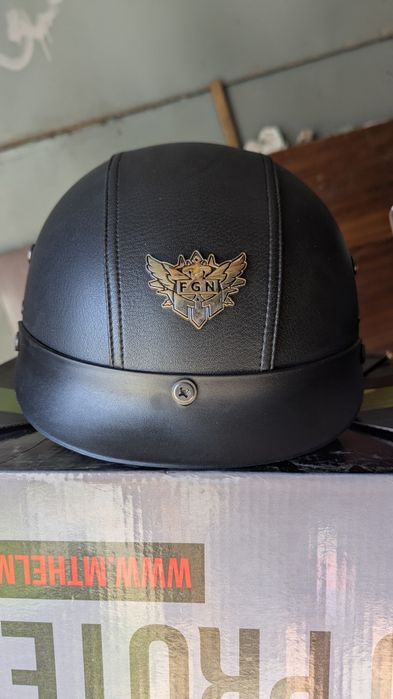 Класичний шолом для мотоцикла