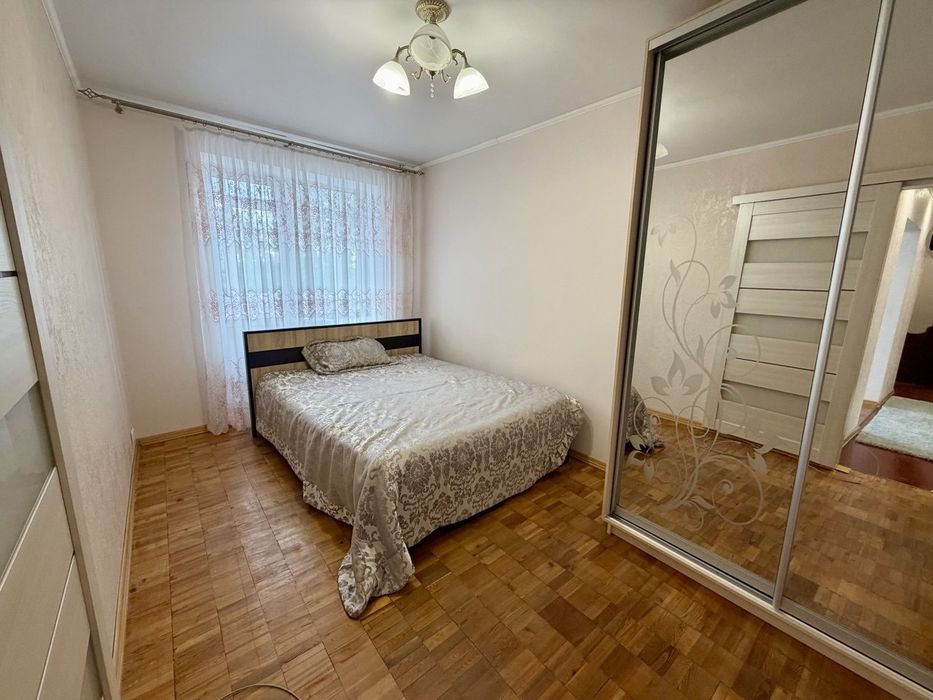 Продаю 2 кімнатну на Богунії ( Героїв Десантників)цегла