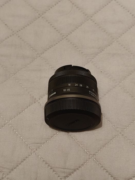 Canon EOS R10 como nova, com lente RF-S 18-45