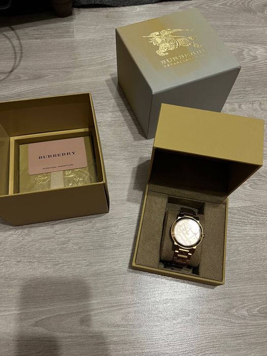 Годинник Burberry