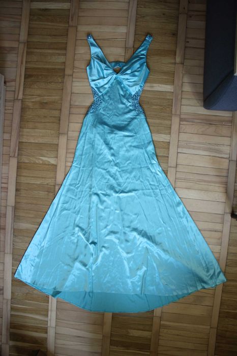 Сдам в аренду, продам голубое вечернее платье с вышивкой ручной работы