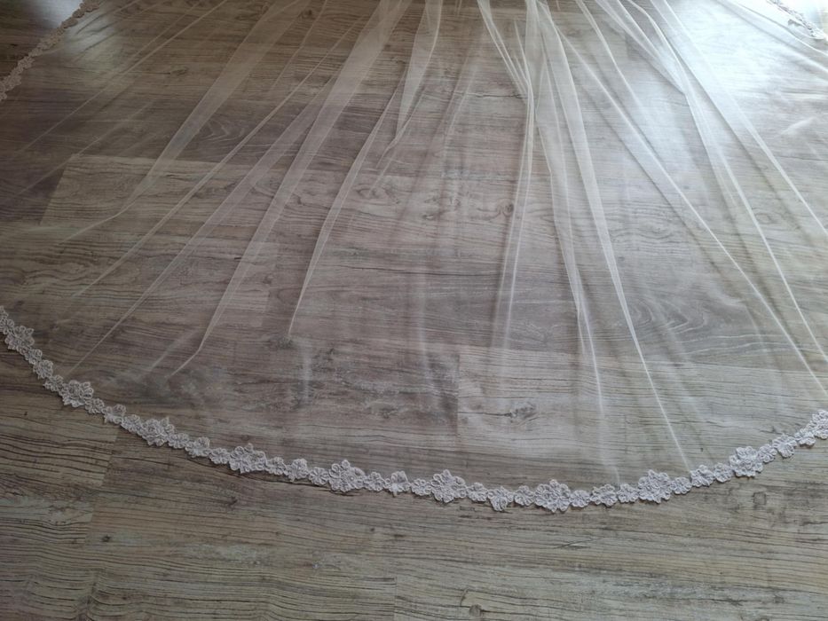 Trzymetrowy Welon z koronką