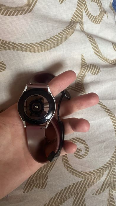 Продам Samsung Galaxy Watch4 40mm (SM-R860)