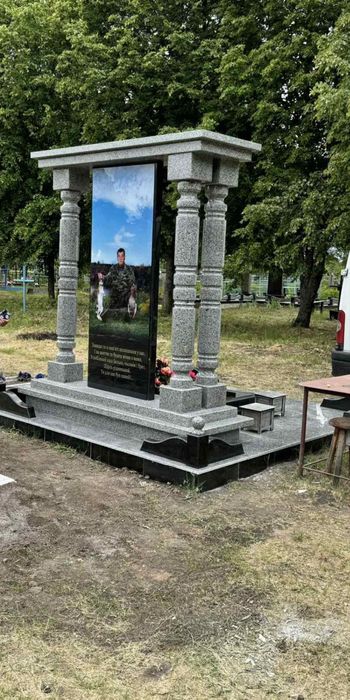 Пам'ятники  з граніту Карлівка