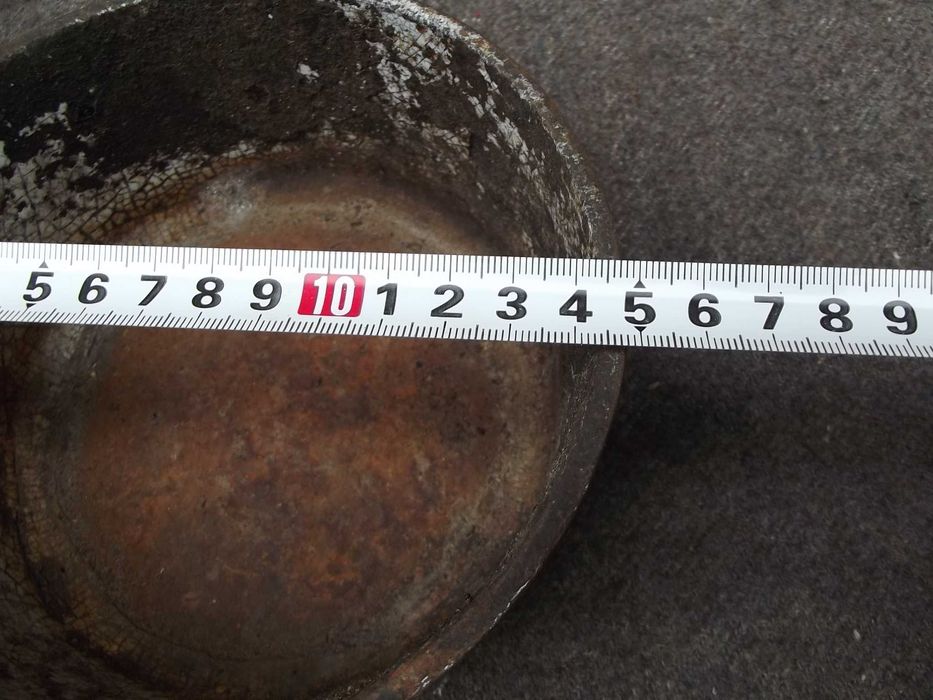 Stary rondelek żeliwny