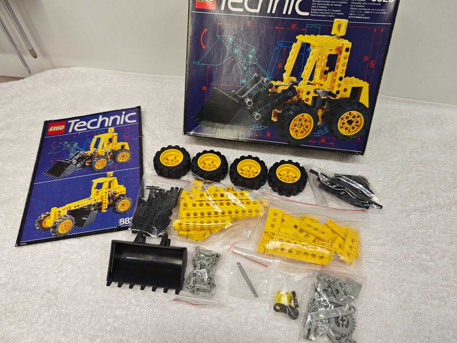 Lego Technic 8828 "Front End Loader"; 1992; [79]