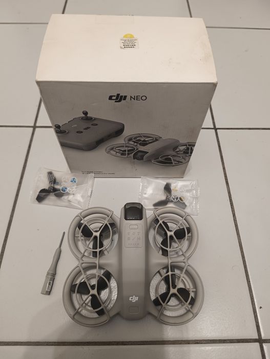 Sprzedam Dron dji neo bez baterii gwarancja  30min w locie