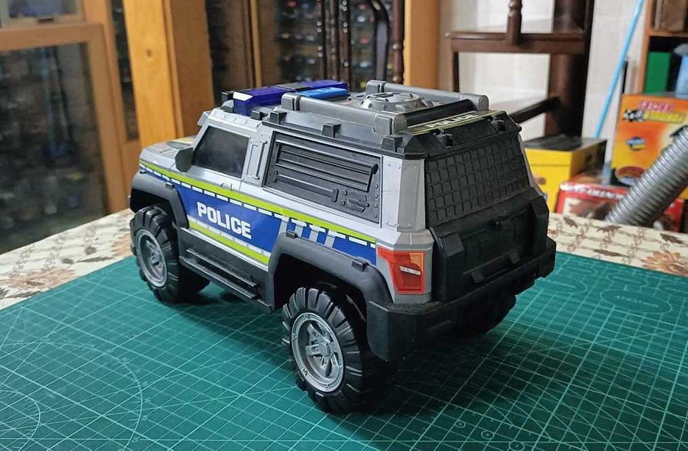 Jeep police como novo