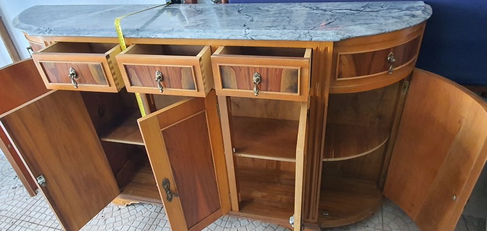 Aparador com pedra mármore