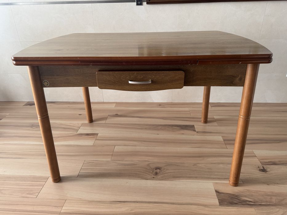 Mesa de cozinha 180x80cm + 4 cadeiras