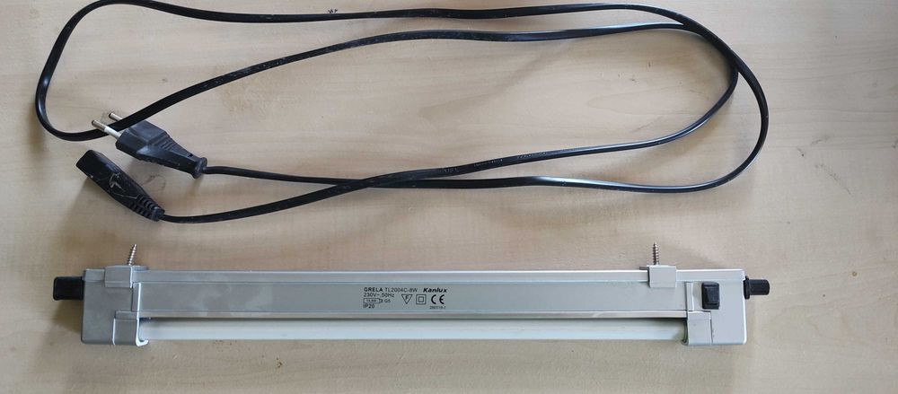 Lampa pod szafkę