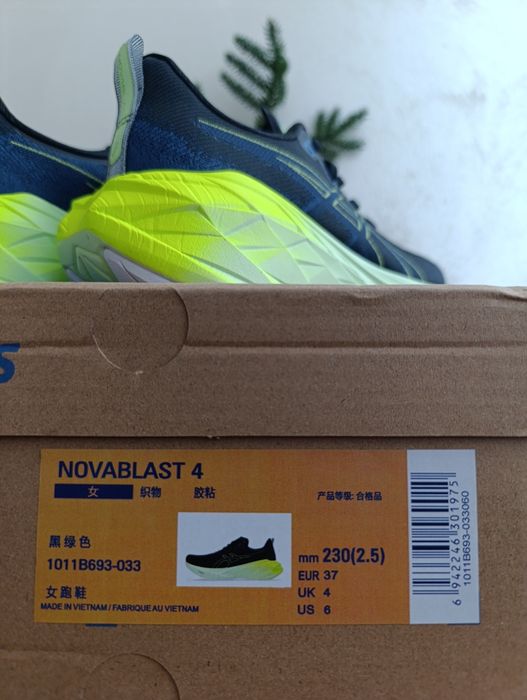 Кросівки жіночі Asics розмір 37(23 см) .