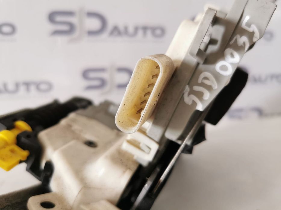 Fecho Porta Frente Direito - Audi A4 (B8)
