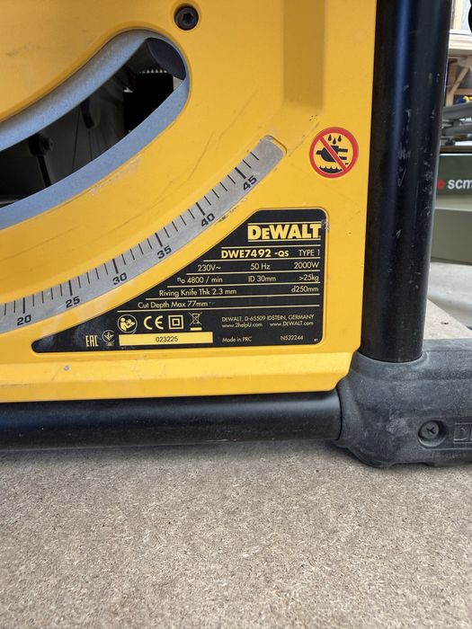Serra de mesa Dewalt DWE7492