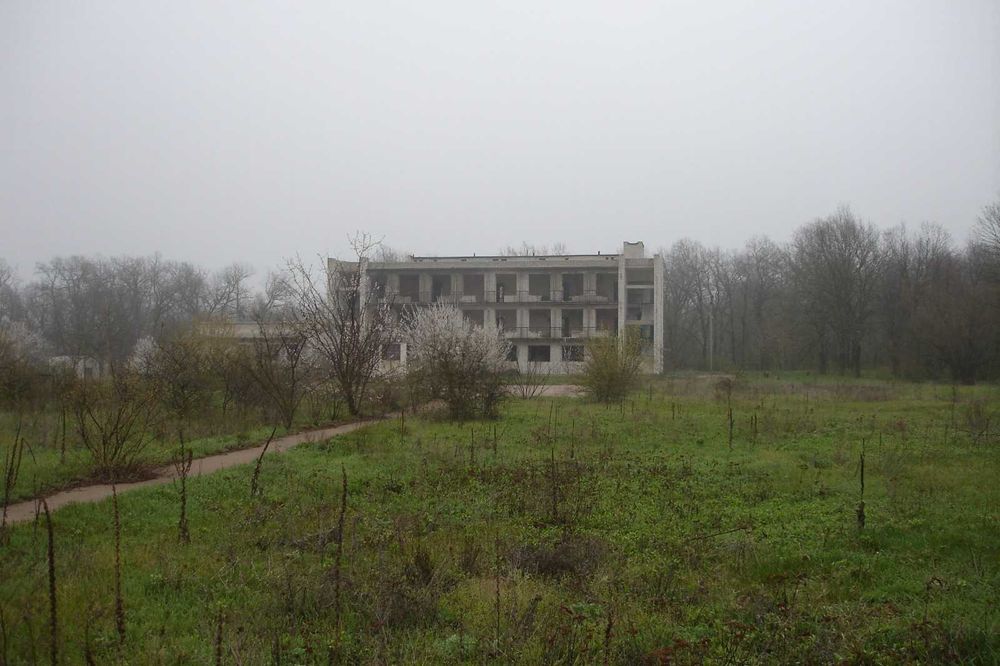 Продаж земельна ділянка, річка, лагер, база