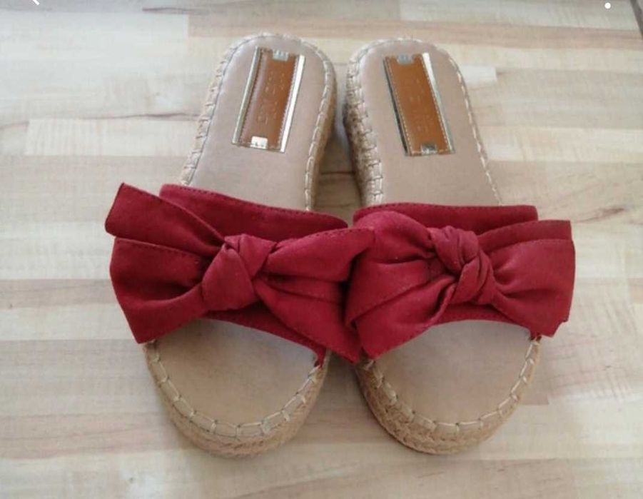 Klapki dla dziewczynki z kokardką