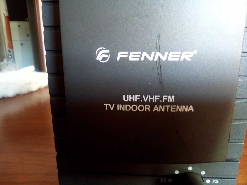 FM-UHF-VHF Antenna and Signal Amplifier64297766649986121