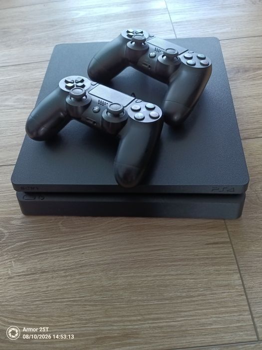 Sprzedam PS 4 stan bdb 2 pady 3 gry