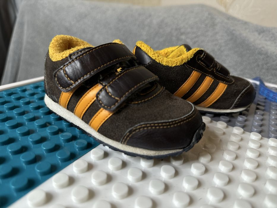 Дитячі кросівки adidas 22 розмір