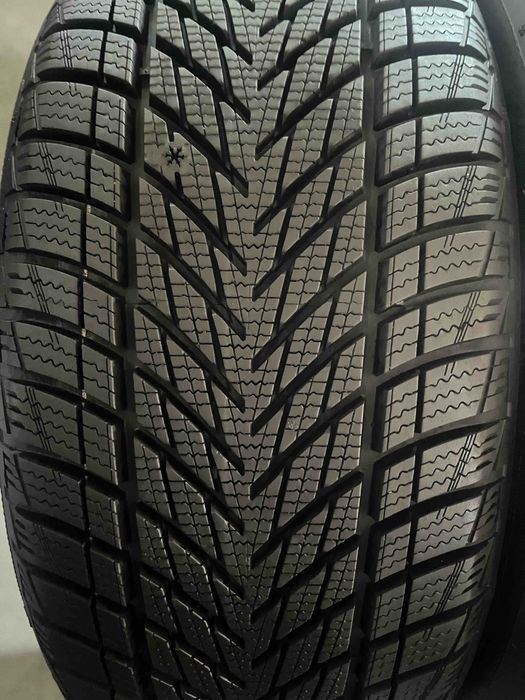 245/40/18+225/45/18 R18 Goodyear UltraGrip Perfomance 3 4шт зима