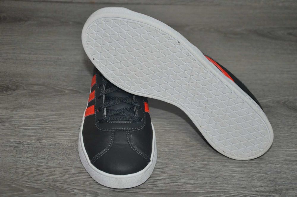 Продам кросівки  Фирма ADIDAS .
