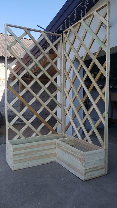 Donice podstawy pod rośliny pnące ławki pergole zielnik kratka płotek