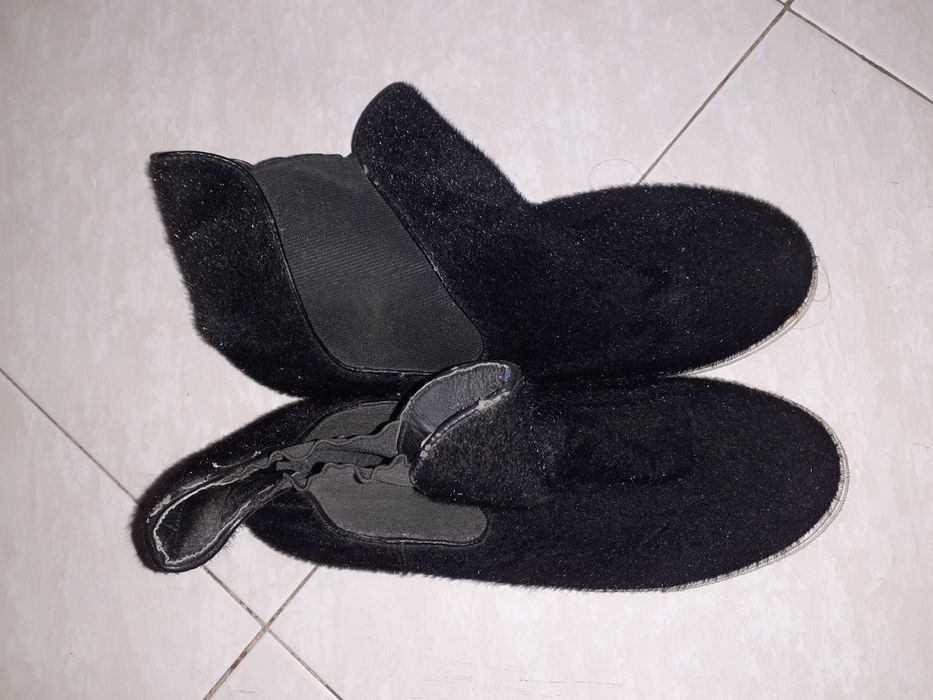 Botas de pêlo pretas