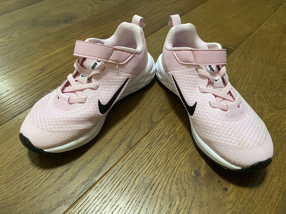 Дитячі кросівки для дівчинки Nike Revolution 6 Nn 12C 29.5 Рожеві