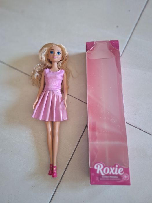 Boneca Roxie nova