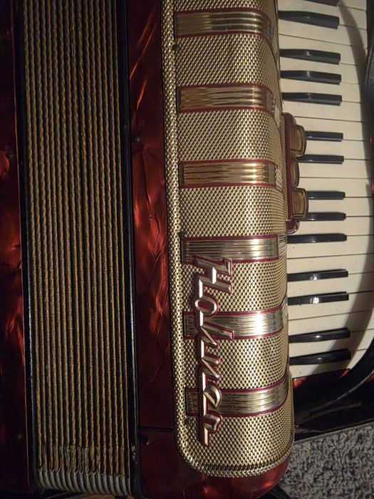 Acordeao  Hohner Arietta I M com 72 baixos.