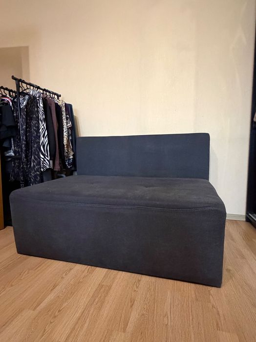 Сірий диван-ліжко