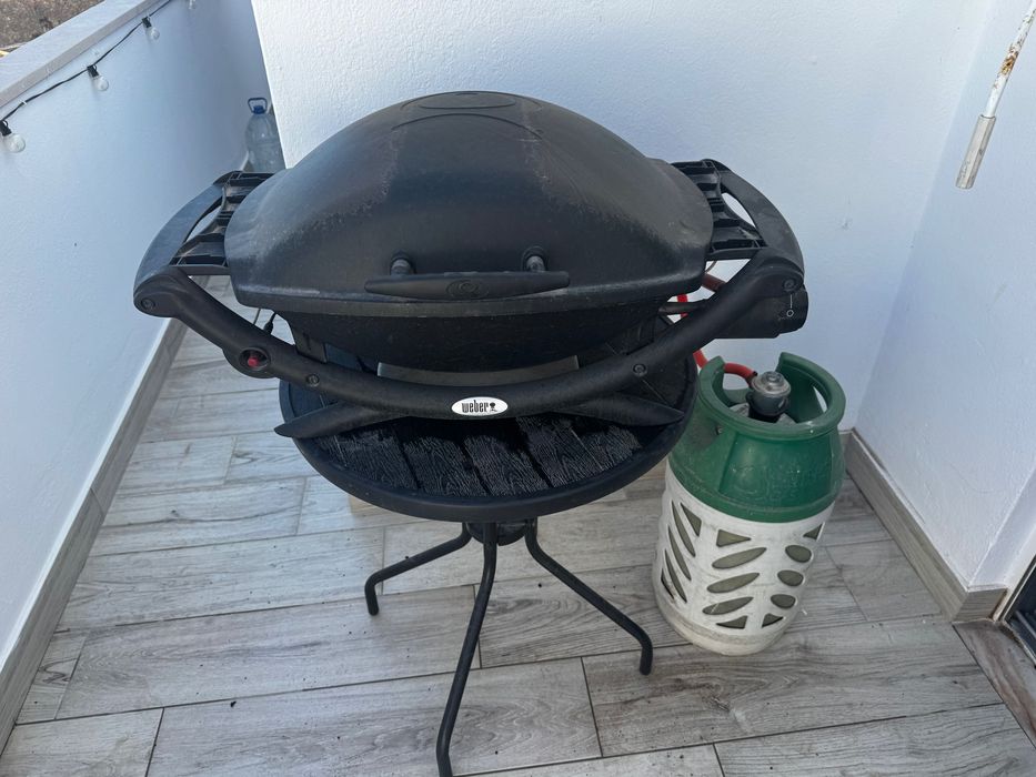 weber Q2200 gas grill
