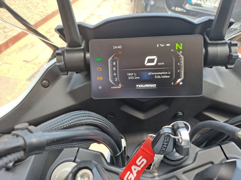CF Moto 650 GT com malas e top case