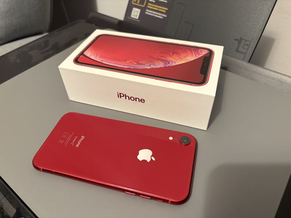 iPhone XR 64 GB czerwony