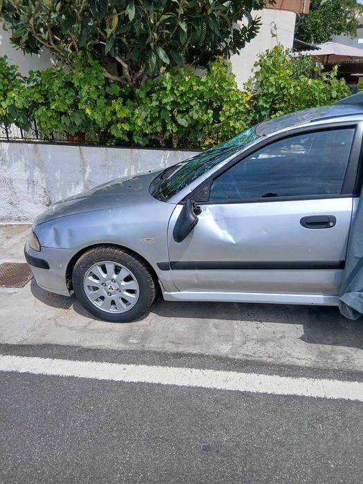 Mitsubishi Carisma — fotografia 4