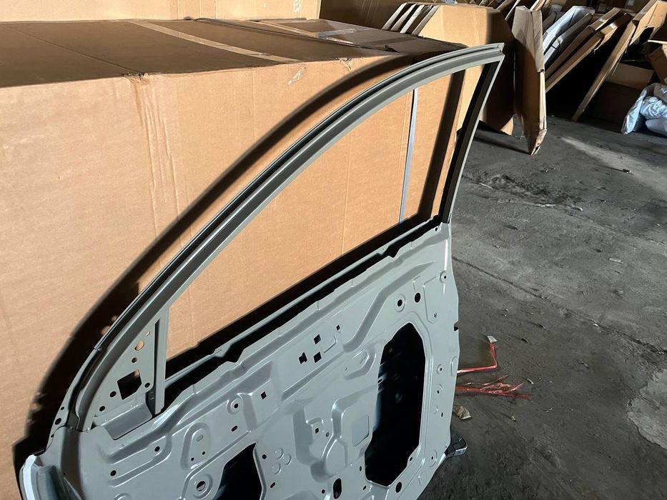 Двері пепедні права та ліва  на Nissan Rogue Sport/Qashqai 2014+