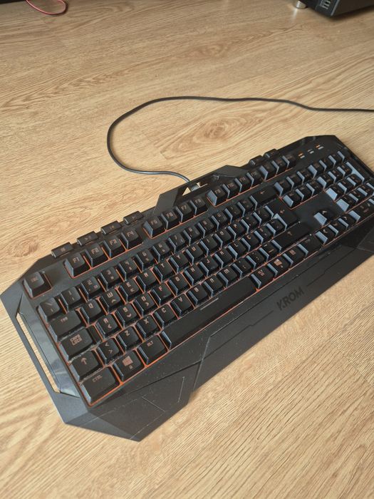 Combo Gaming Krom Kombat – Teclado Retroiluminado + Rato Ótico 3200 DPI