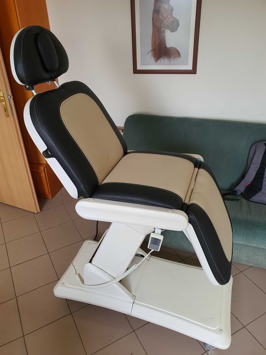 Elektryczne, regulowane łożko kosmetyczne , do masażu.