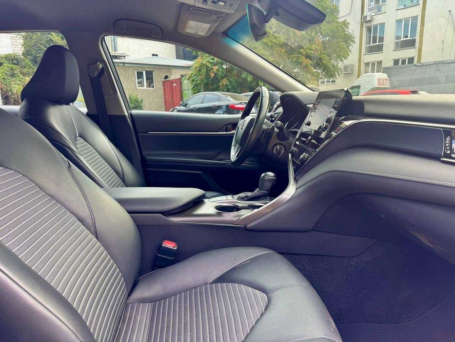 Toyota Camry SE 2022