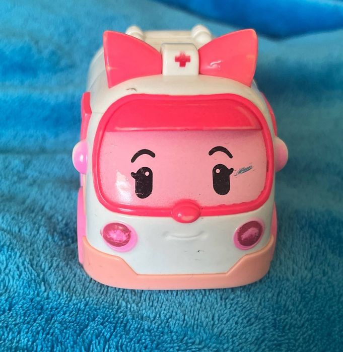 Robocar Poli Amber ambulans autko figurka transformująca ok. 9 cm