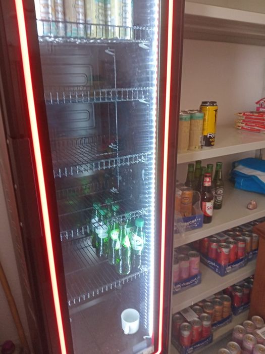 Expositor de bebidas como novo
